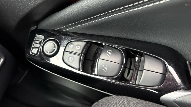 Nissan Juke 1.0 DiG-T Tekna 5dr Petrol Hatchback